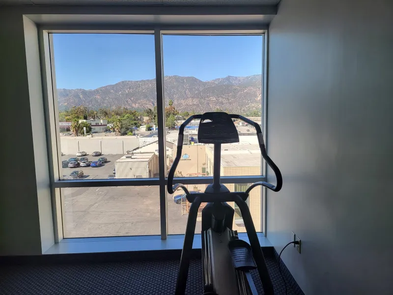 dedicato-office-with-gym aquipments